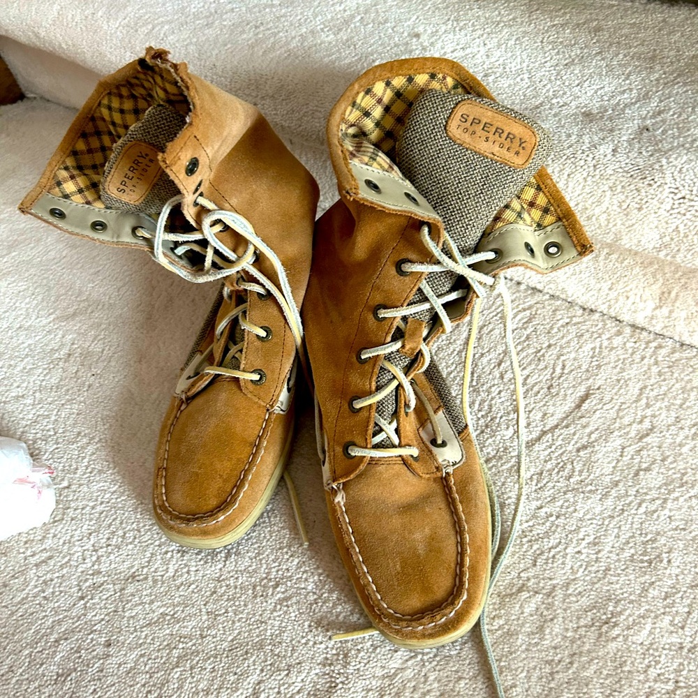 Sperry Topsider sailing boots/shoes women’s 8M. EUC vet little wear. Tan suede.
